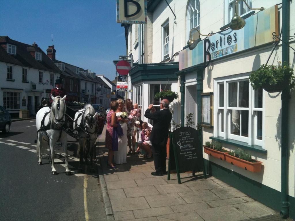 Berties Hotel Romsey Exterior foto
