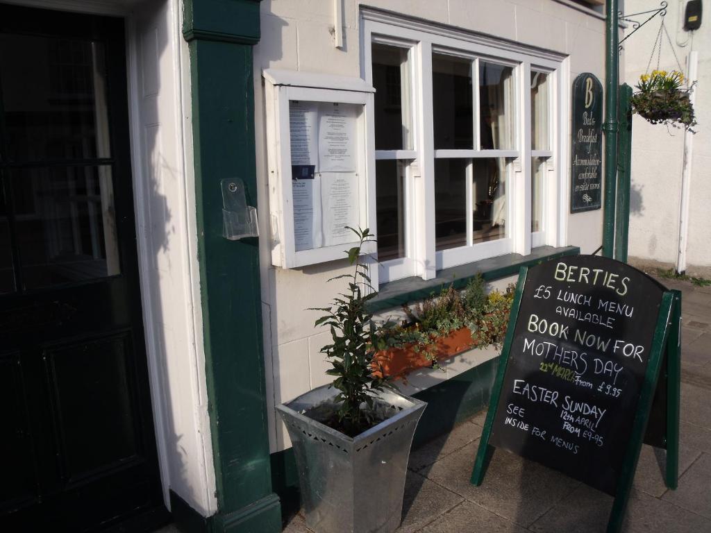 Berties Hotel Romsey Exterior foto